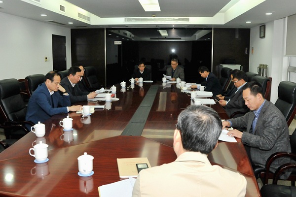 省住房城鄉(xiāng)建設廳黨組書記顧小平主持召開廳黨組會議，專題學習黨的十八屆六中全會精神